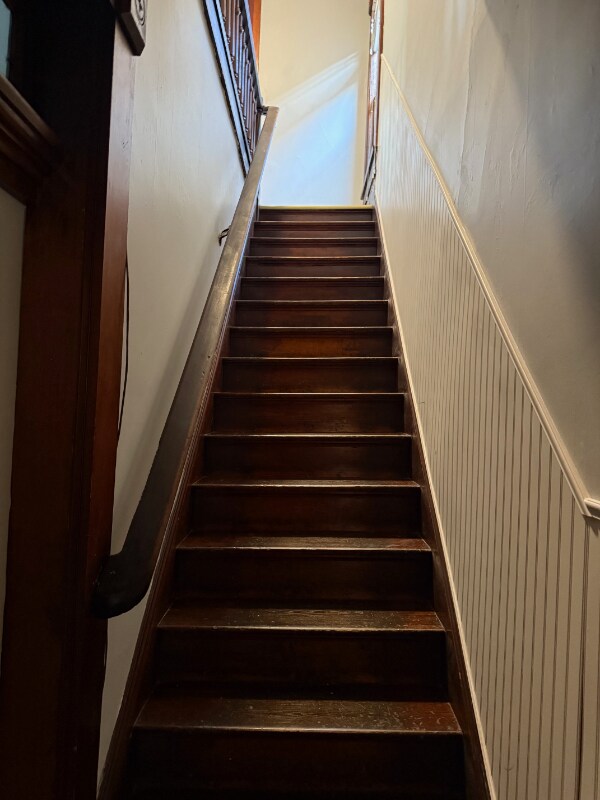 property at 1603 E Oak St