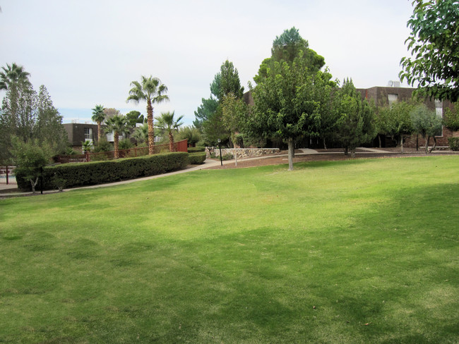 Nouveau Place Apartments in El Paso, TX - Building Photo - Building Photo