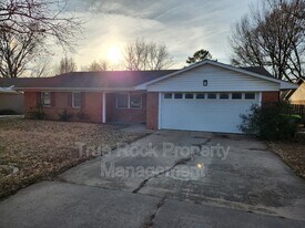 525 Rebecca Ln in Ada, OK - Building Photo
