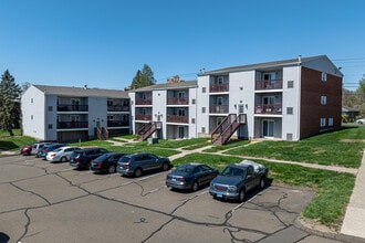 Hamden Ridge Apartments in Hamden, CT - Foto de edificio - Building Photo