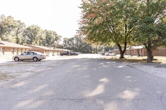 1209 E Dawn Dr in Terre Haute, IN - Foto de edificio - Building Photo