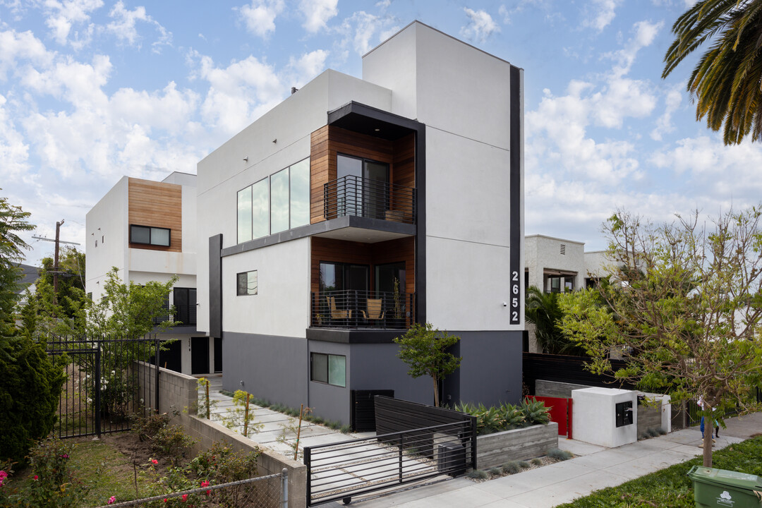 2652 S Mansfield Ave in Los Angeles, CA - Building Photo