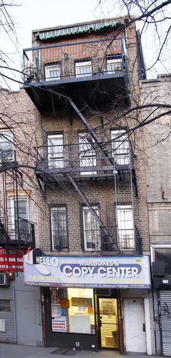 320 Roebling St in Brooklyn, NY - Building Photo