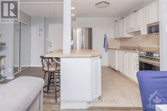 665 Bathgate Dr in Ottawa, ON - Building Photo - Building Photo