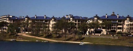 Island on Lake Travis in Lago Vista, TX - Foto de edificio - Building Photo