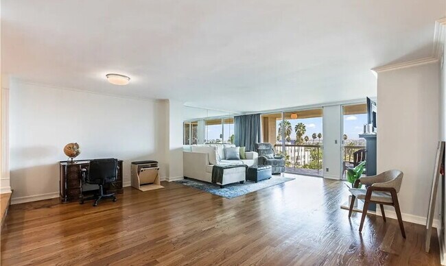 441 N Oakhurst Dr in Beverly Hills, CA - Building Photo - Building Photo