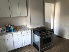 206 Barrett St, Unit Apartment#5 in Syracuse, NY - Building Photo