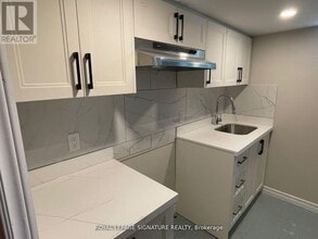 181 Third Line in Oakville, ON - Building Photo - Building Photo