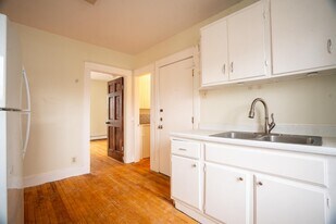 7 Mulberry St in Claremont, NH - Building Photo