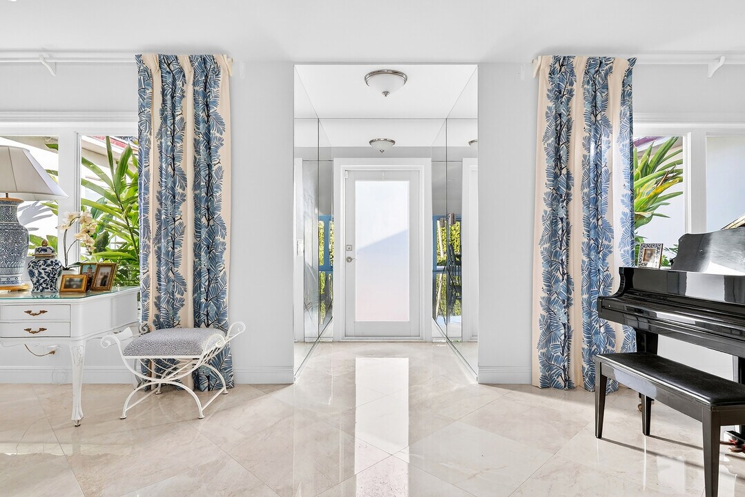 107 E Inlet Dr in Palm Beach, FL - Building Photo