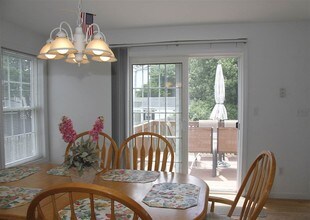 16 E Atlantic Ave in Rye, NH - Foto de edificio - Building Photo