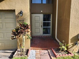 2944 E Missionwood Ln in Miramar, FL - Building Photo