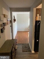 615 Center St in Herndon, VA - Building Photo