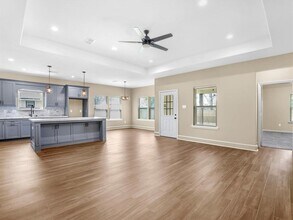 517 N 4th St in La Porte, TX - Foto de edificio - Building Photo