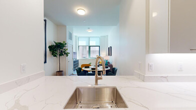 1089 Commonwealth Ave, Unit 503 in Boston, MA - Building Photo - Building Photo