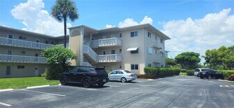 2668 Garden Dr N in Lake Worth Beach, FL - Building Photo