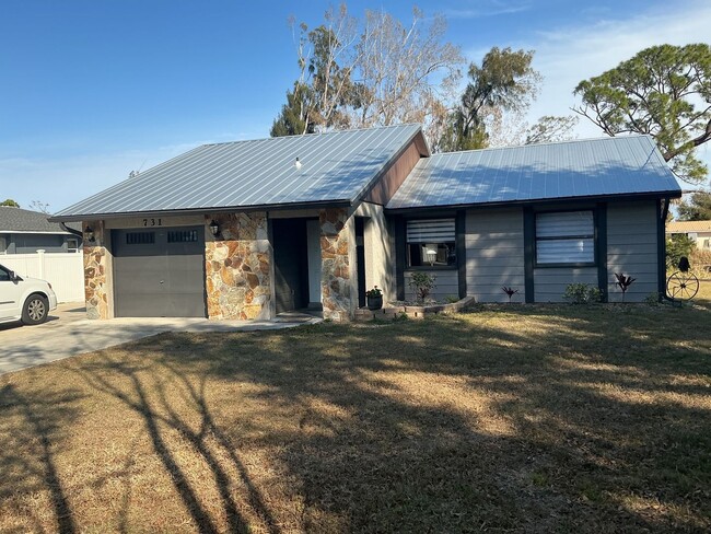 731 Locklear Ave in Sarasota, FL - Foto de edificio - Building Photo