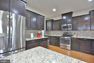 21112 Sugarview Dr in Ashburn, VA - Building Photo - Building Photo