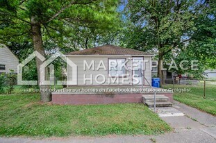 8242 Jackson Ave in Warren, MI - Building Photo