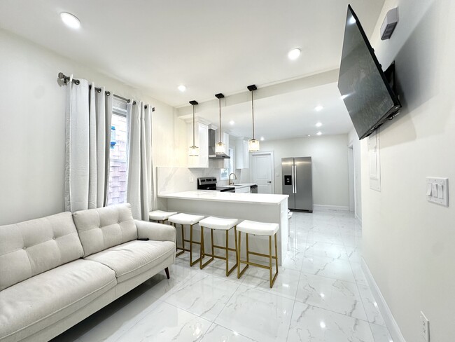 11 Burrell St, Unit 1