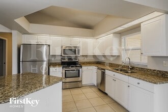 1842 NW 5th Pl in Cape Coral, FL - Foto de edificio - Building Photo