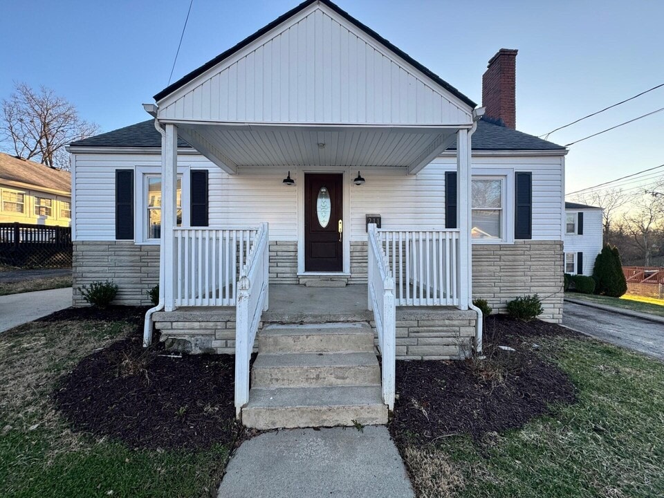 211 Langford Ct in Richmond, KY - Building Photo