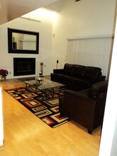 2232 Lyric Ave in Los Angeles, CA - Foto de edificio - Building Photo