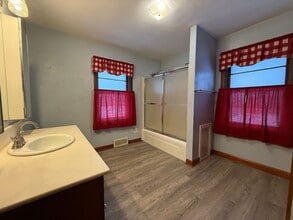 975 Westminster Ave in Hanover, PA - Building Photo - Building Photo