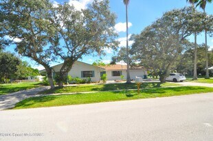 501 N Palm Ave in Indialantic, FL - Building Photo