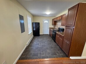 27 Lewiston Ct in Groton, CT - Building Photo - Building Photo