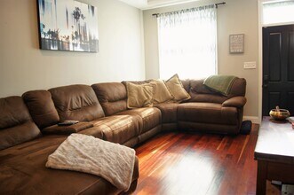 335 S Robinson St in Baltimore, MD - Building Photo - Building Photo