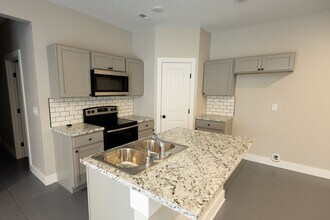 804 N Custer St in Wichita, KS - Building Photo - Building Photo