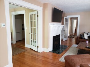 21 Bonwood St in Newton, MA - Foto de edificio - Building Photo
