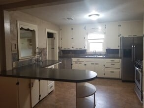 1008 S Stanley St in Stillwater, OK - Building Photo - Building Photo