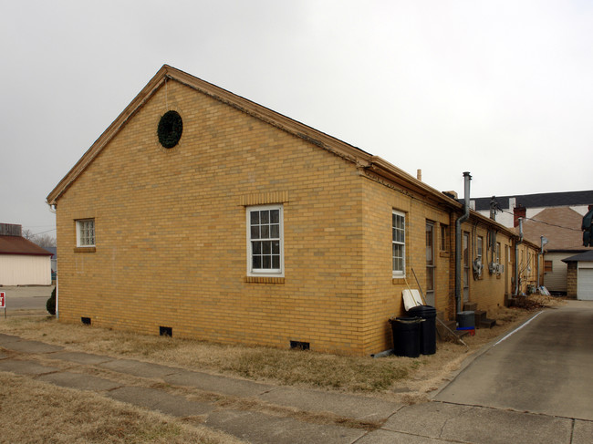 300-312 Monroe St in Ironton, OH - Foto de edificio - Building Photo