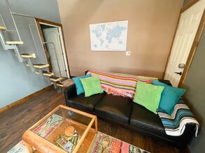 411 W Quartz St, Unit A in Butte, MT - Foto de edificio - Building Photo