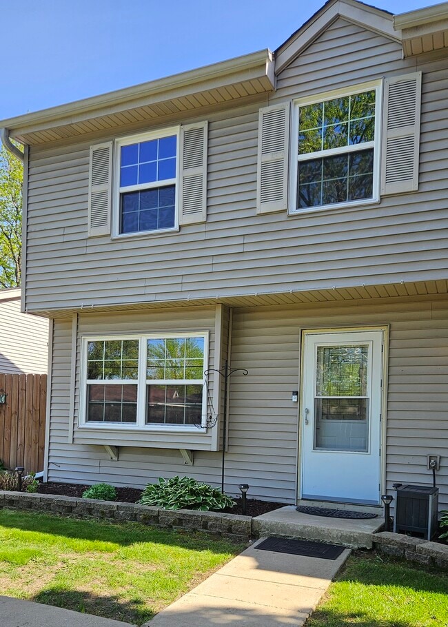property at 10 N Fernwood Dr