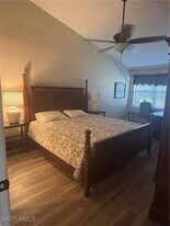 940 Woodshire Ln in Naples, FL - Building Photo