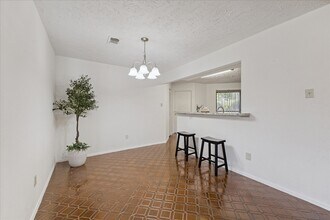 4606 Laureldale Rd in Houston, TX - Building Photo - Building Photo