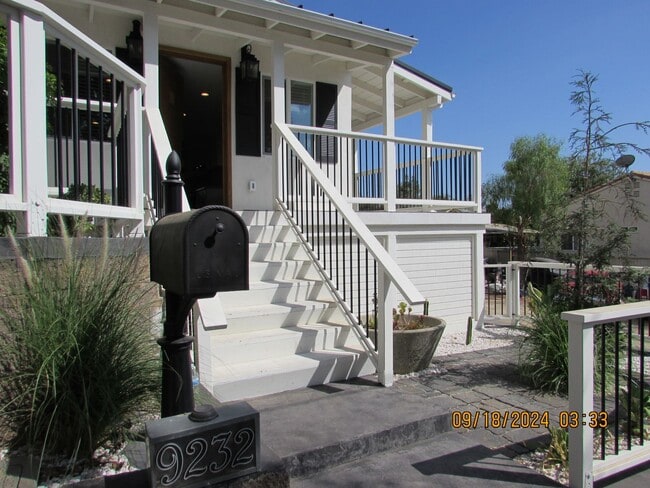 9232 Applegate Terrace in Chatsworth, CA - Building Photo - Building Photo