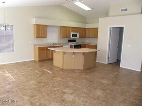 4757 W Kristal Way in Glendale, AZ - Building Photo - Building Photo
