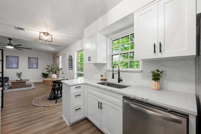 7002 Teaberry Dr in Austin, TX - Building Photo - Building Photo