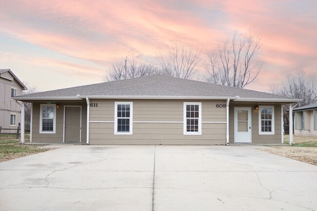 611 S Mt Carmel St in Wichita, KS - Building Photo - Building Photo
