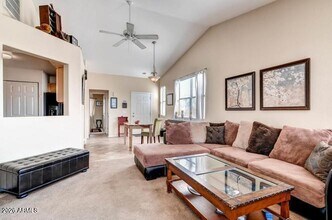 1425 S Lindsay Rd in Mesa, AZ - Building Photo - Building Photo