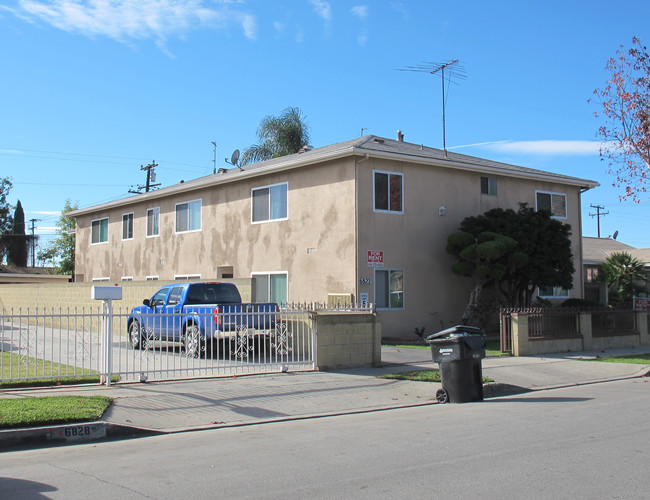 6822 Fry St in Bell Gardens, CA - Building Photo - Building Photo