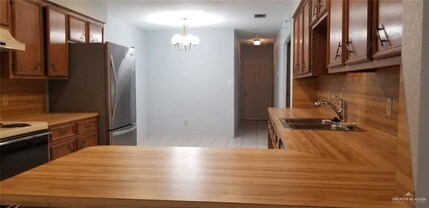 901 E Dallas Ave in McAllen, TX - Building Photo - Building Photo