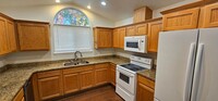 1526 SW Waterstone Dr in Grants Pass, OR - Foto de edificio - Building Photo