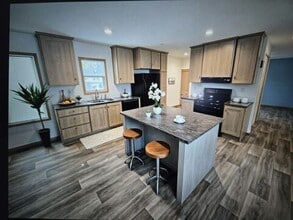 136 Lynn Ln in Mankato, MN - Building Photo - Building Photo