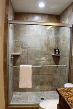 6424 Santa Monica Dr, Unit B in Tampa, FL - Building Photo - Building Photo