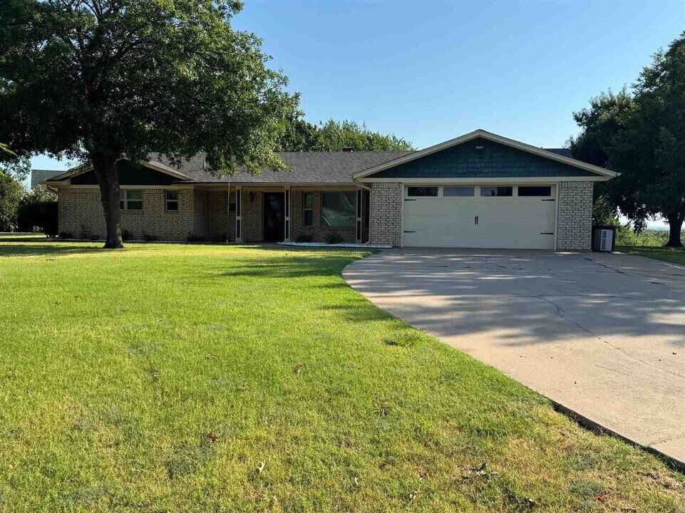 141 Foxfire Rd in Lawton, OK - Building Photo